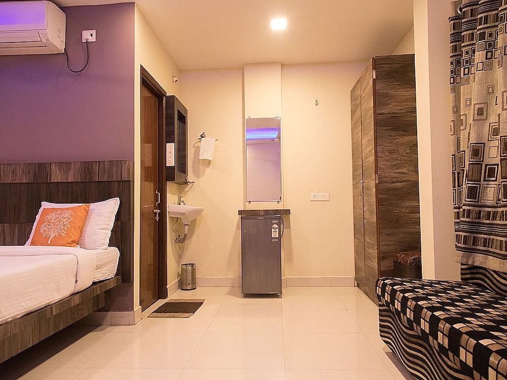 OYO 10365 Hotel RR Double or Twin Room 11