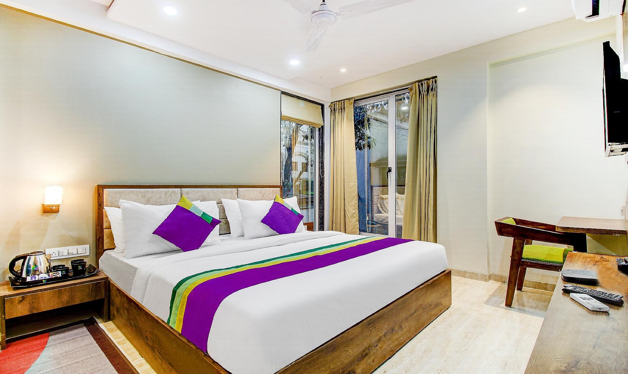 Mahogany Single Room-Edelweiss Tokio-YCHS