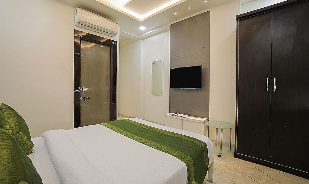 Itsy Hotels Le Clover Standard Double Room 5