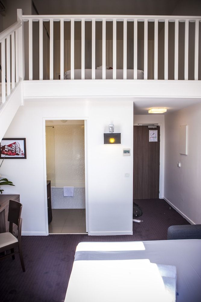 Duplex apartment "with pool access"