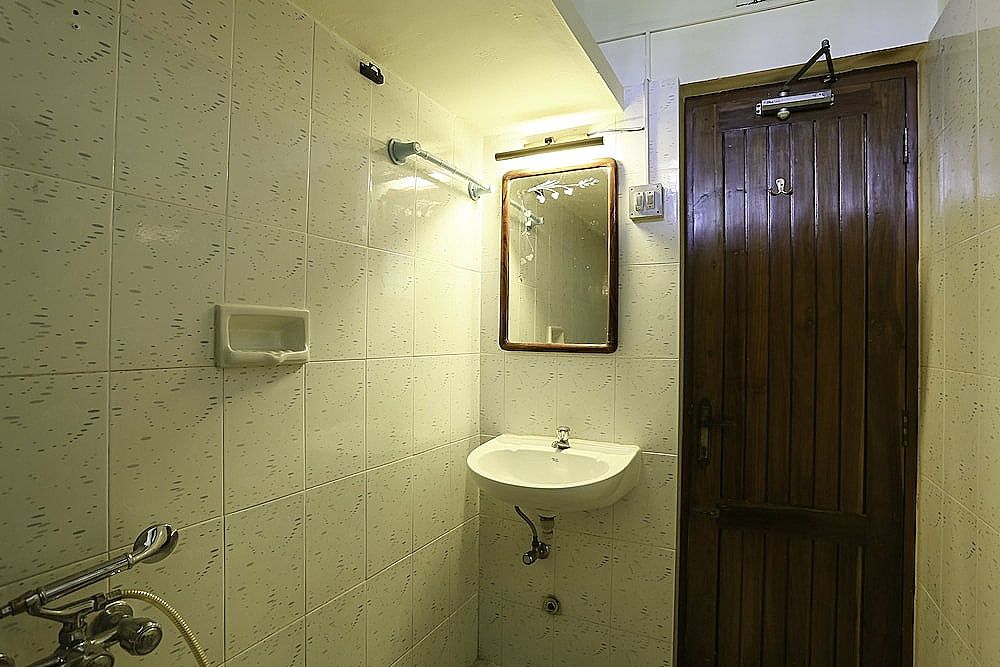 Kimansion Inn Deluxe Non AC 2