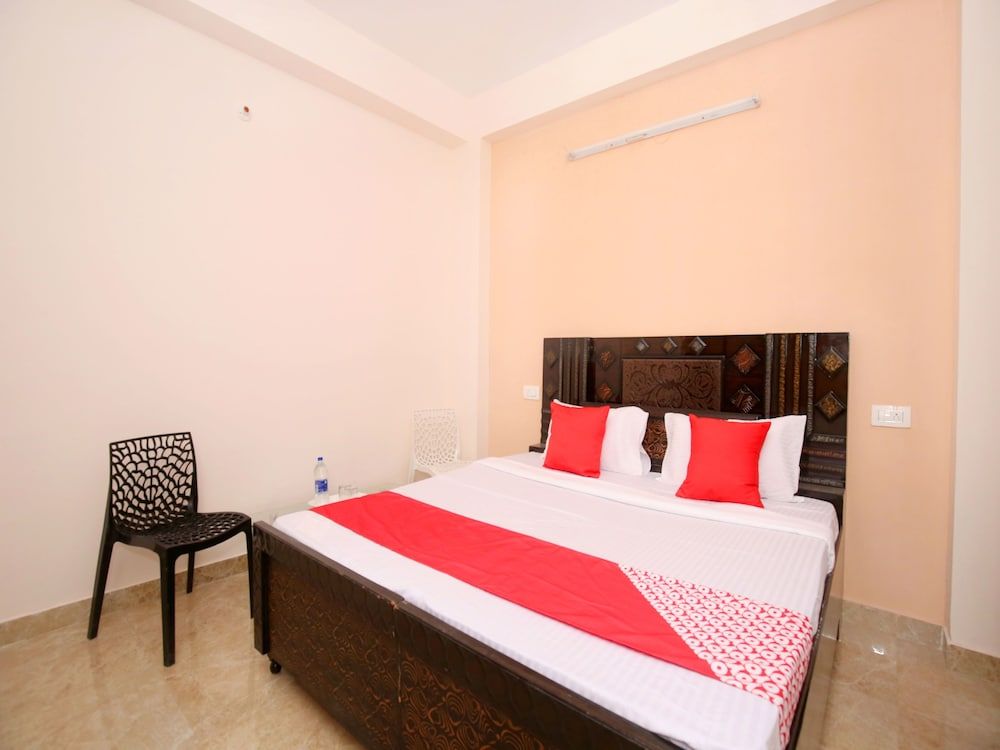 OYO 13433 Home Kasauli View 2BHK Dharampur Double or Twin Room 7