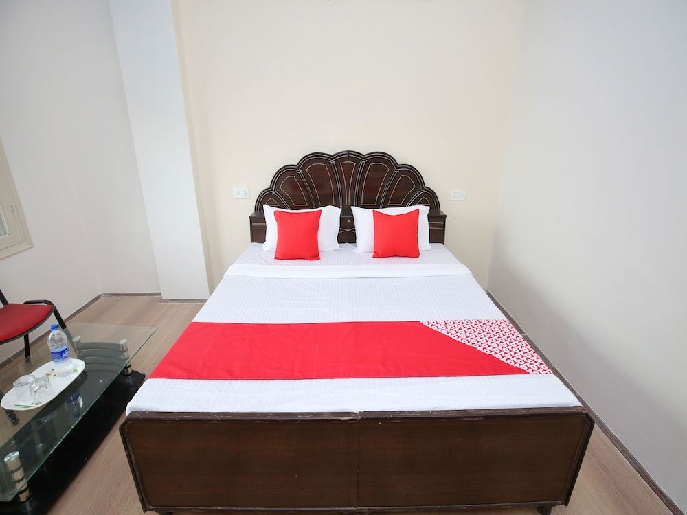 OYO 13433 Home Kasauli View 2BHK Dharampur Double or Twin Room 9