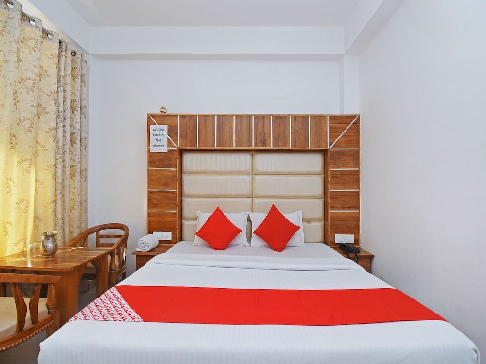 undefined OYO 13837 The Royal Nest 6