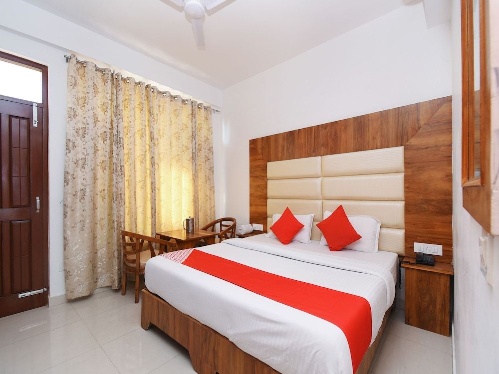 OYO 13837 The Royal Nest Double or Twin Room 3