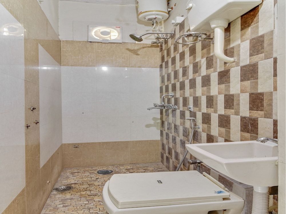 OYO 46815 Banaji Home Stay Single Room 4