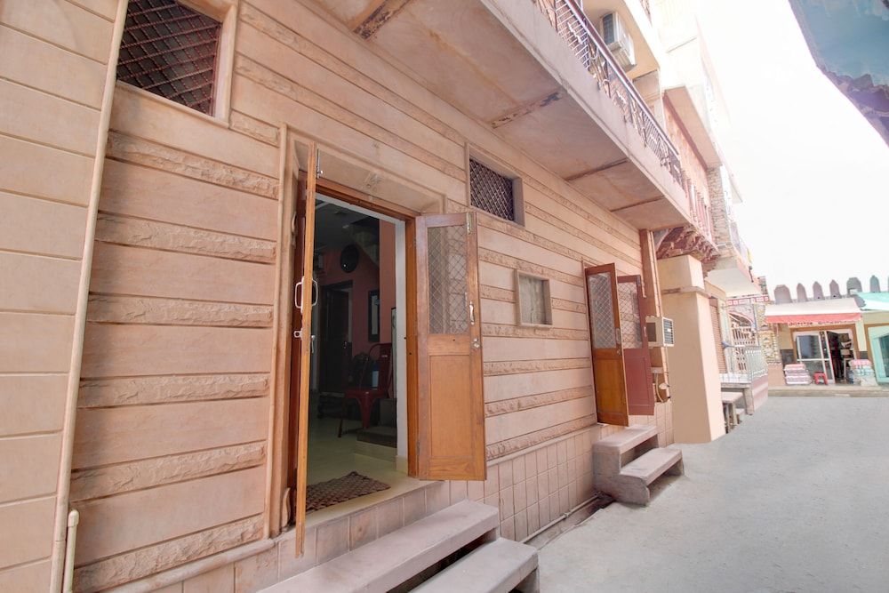 undefined OYO 46815 Banaji Home Stay 2