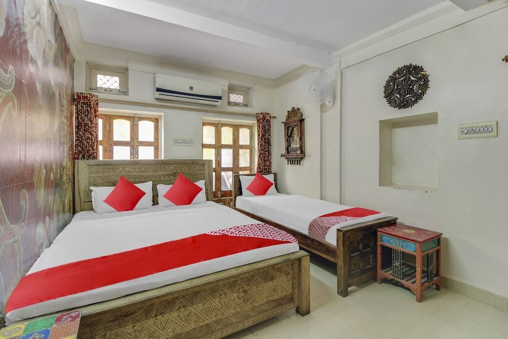 OYO 46815 Banaji Home Stay Deluxe Double or Twin Room 3