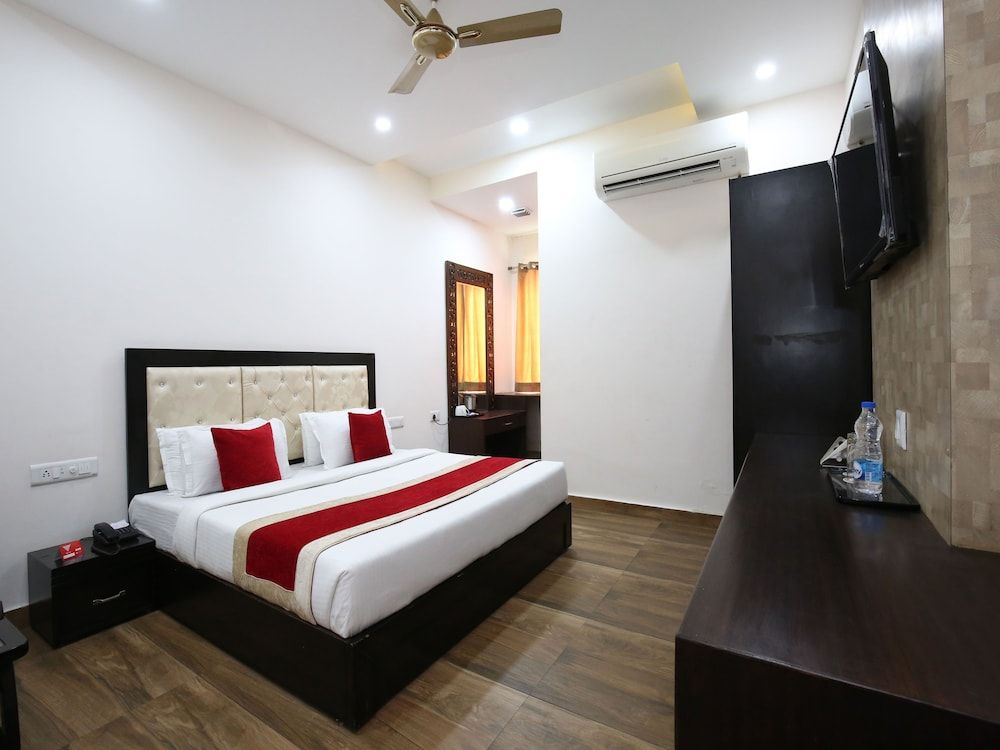 undefined OYO 10027 Hotel Red Petal 4