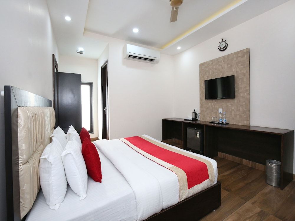 OYO 10027 Hotel Red Petal Double or Twin Room 6