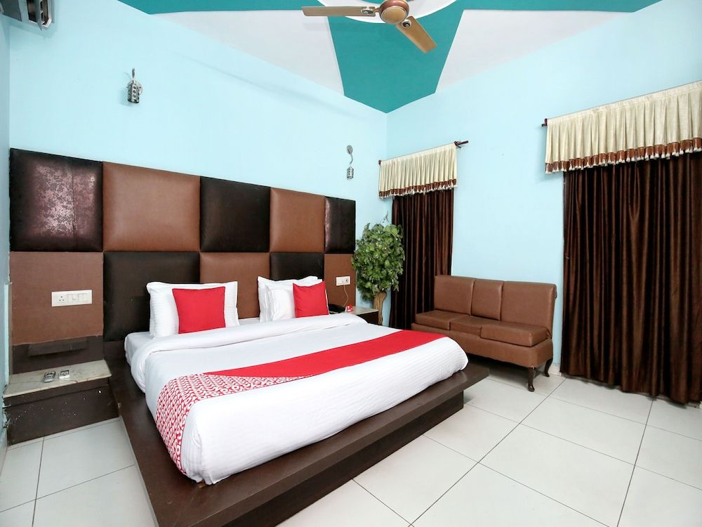 undefined OYO 1357 Hotel Midland 7