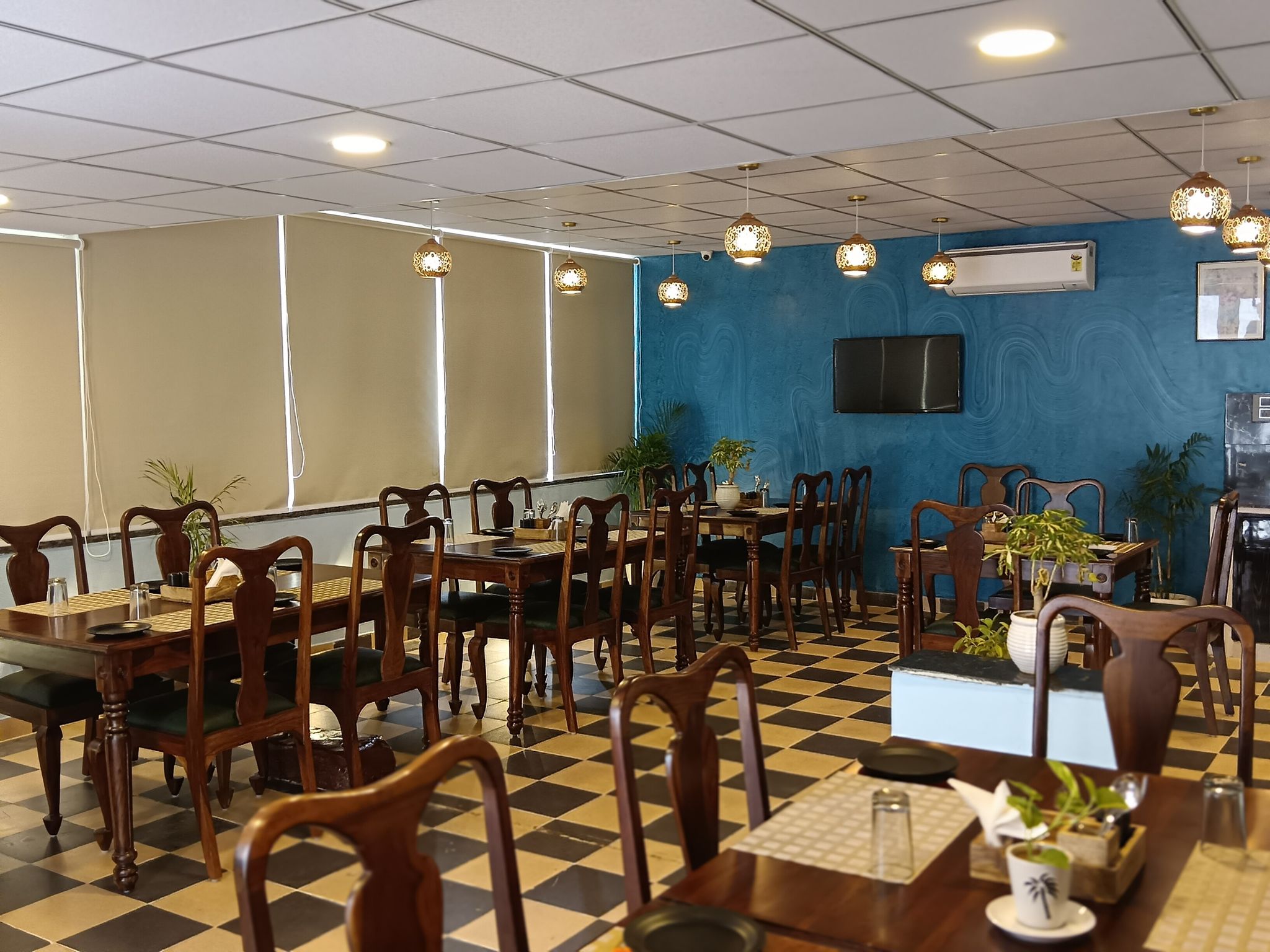 Food & Dining