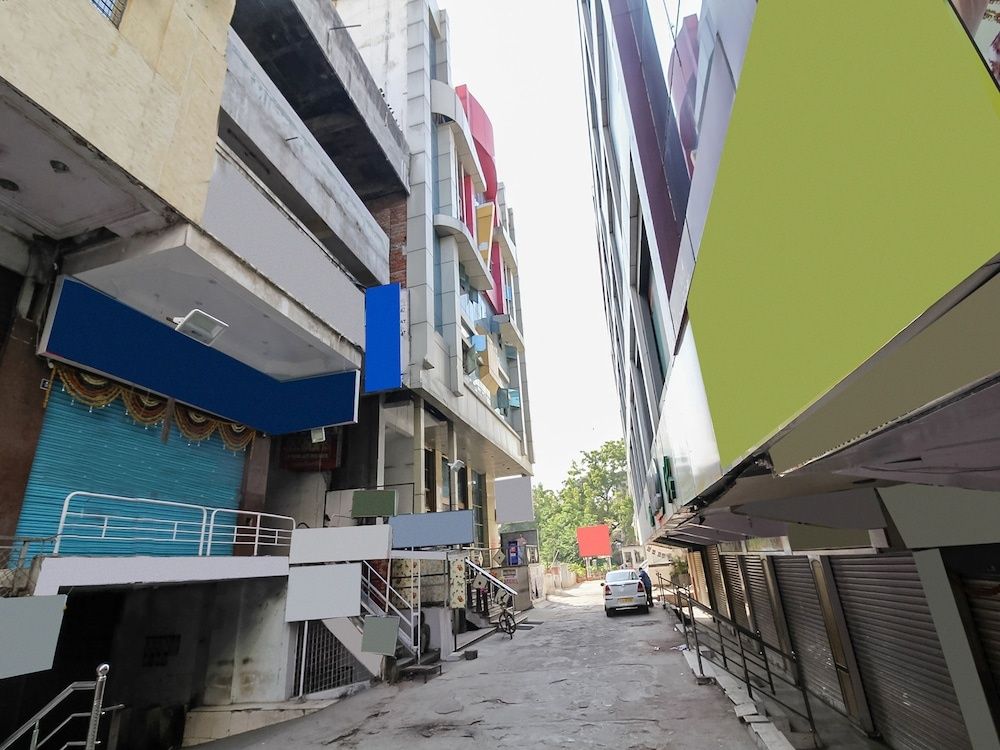 undefined OYO 740 Hotel Suravi 4