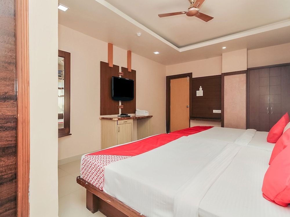 OYO 740 Hotel Suravi Standard Room