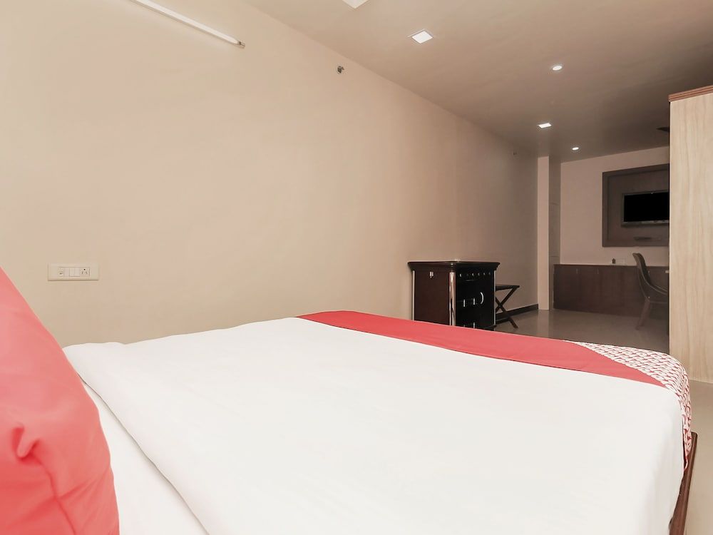OYO 740 Hotel Suravi Standard Room 12
