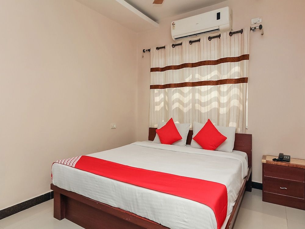 OYO 740 Hotel Suravi Standard Room 13