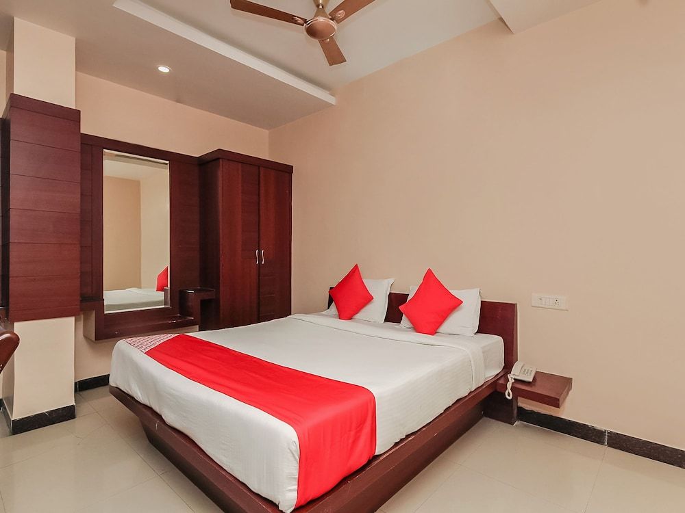 OYO 740 Hotel Suravi Standard Room 5