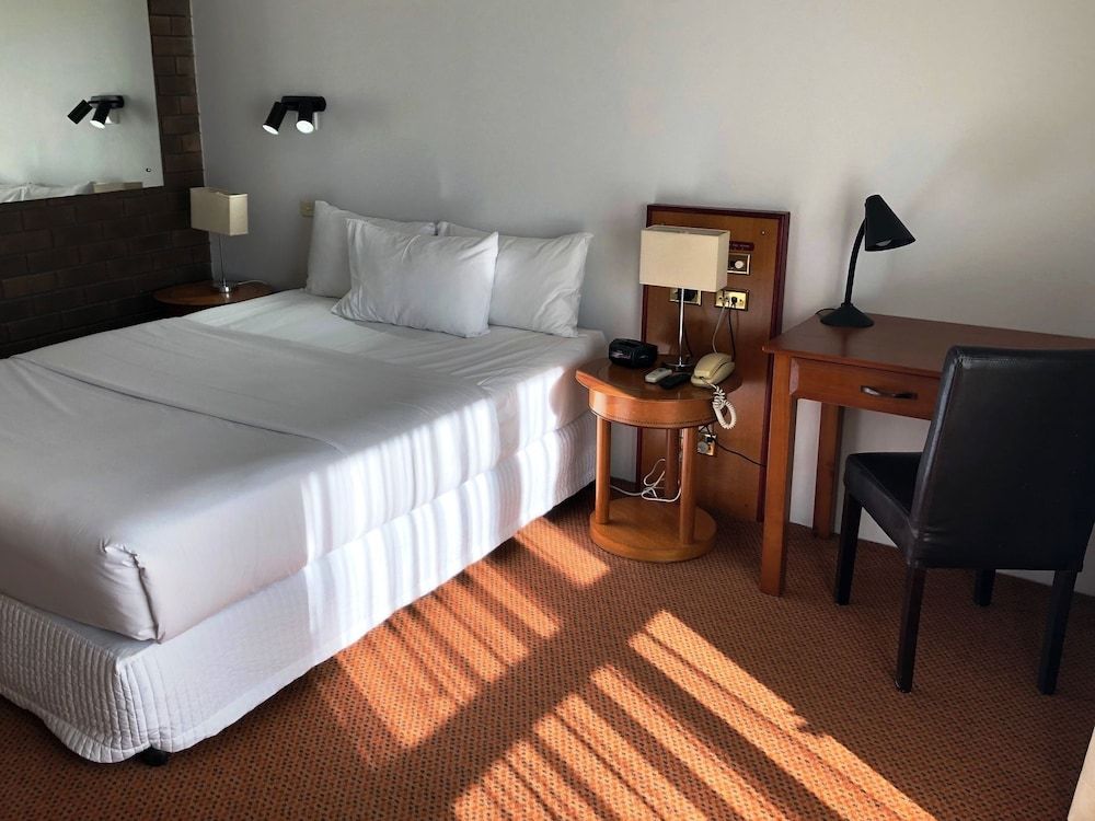 Matador Motor Inn Premium Room, 1 Queen Bed 2