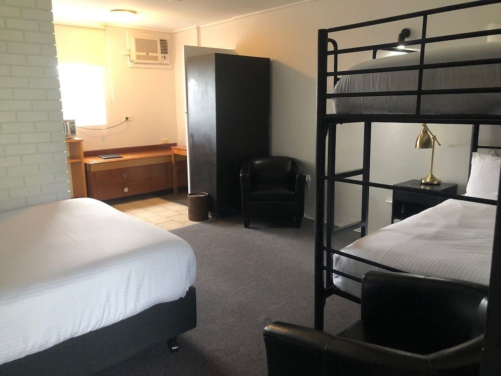 Matador Motor Inn Family Room 3