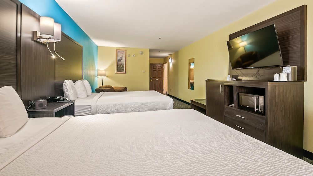 Magnuson Hotel Wildwood Inn Room, 2 Queen Beds, Accessible, Non Smoking (Pet Friendly) 2