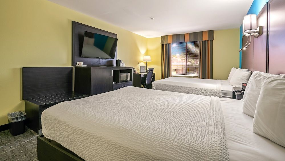 Magnuson Hotel Wildwood Inn Room, 2 Queen Beds, Accessible, Non Smoking (Pet Friendly)