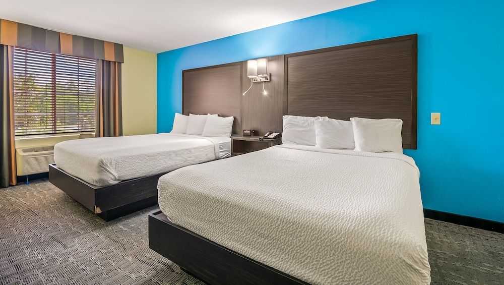 Magnuson Hotel Wildwood Inn Room, 2 Queen Beds, Accessible, Non Smoking (Pet Friendly) 7