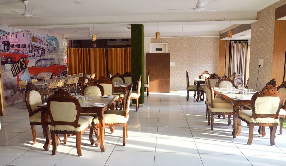 undefined Hotel Lavenir 5