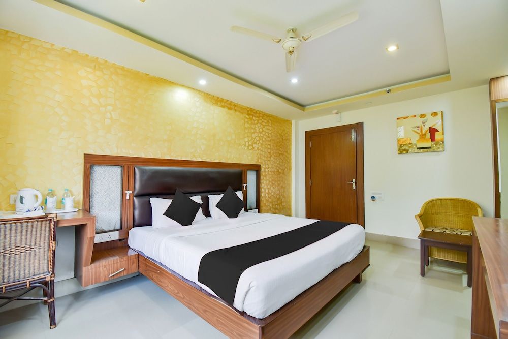 Capital O 44652 Hotel PYBSS Double or Twin Room 3