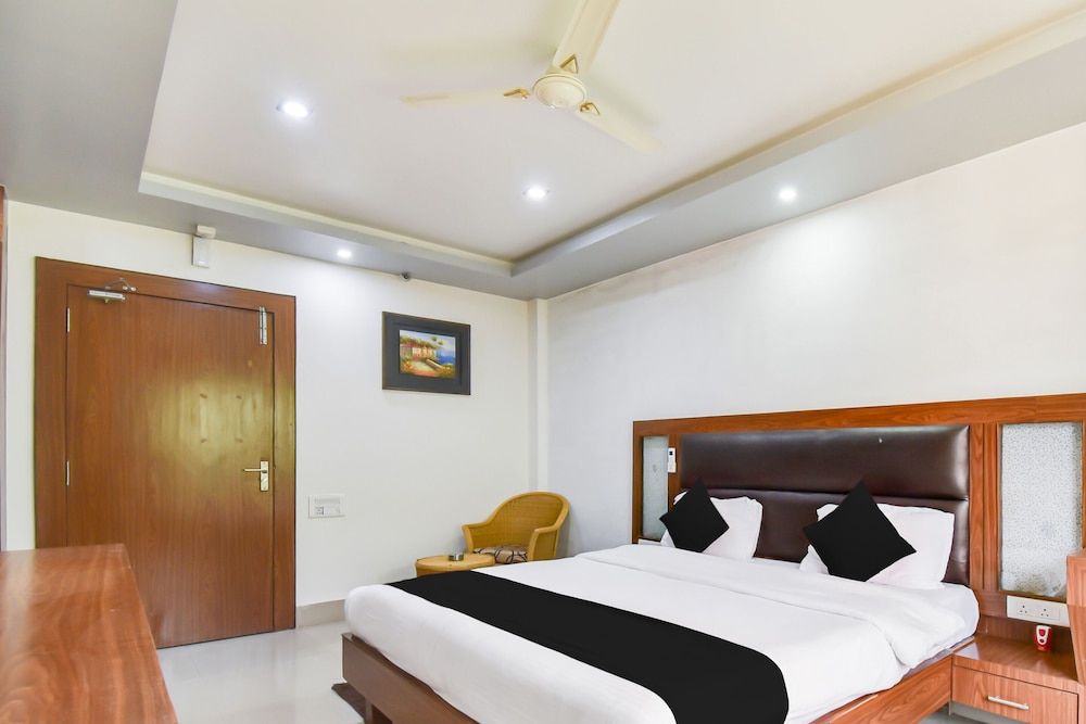 Capital O 44652 Hotel PYBSS Double or Twin Room 6