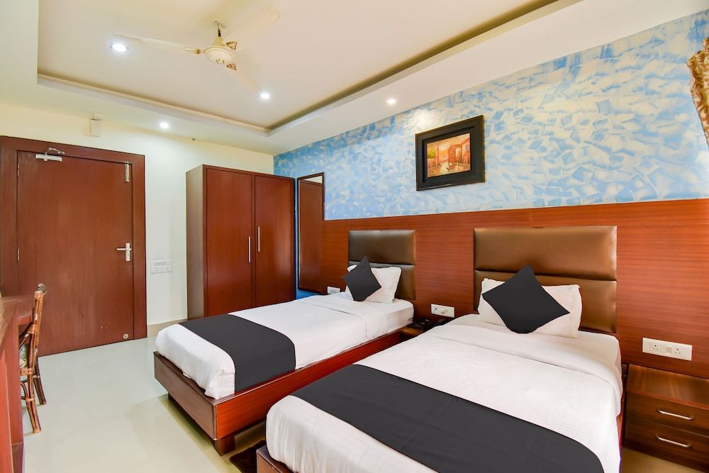 Capital O 44652 Hotel PYBSS Room 3