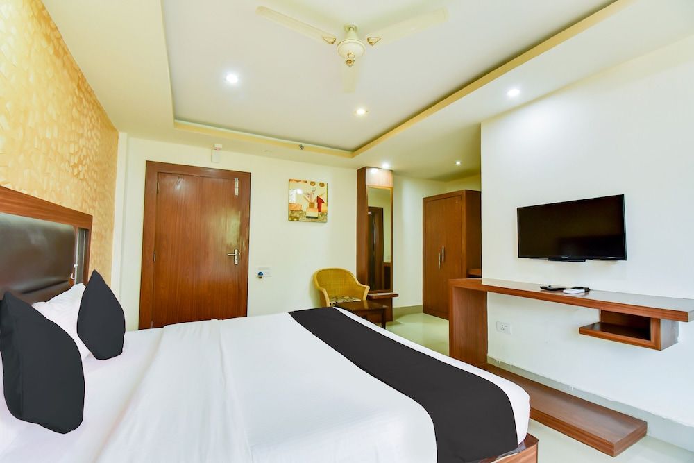 Capital O 44652 Hotel PYBSS Double or Twin Room 7