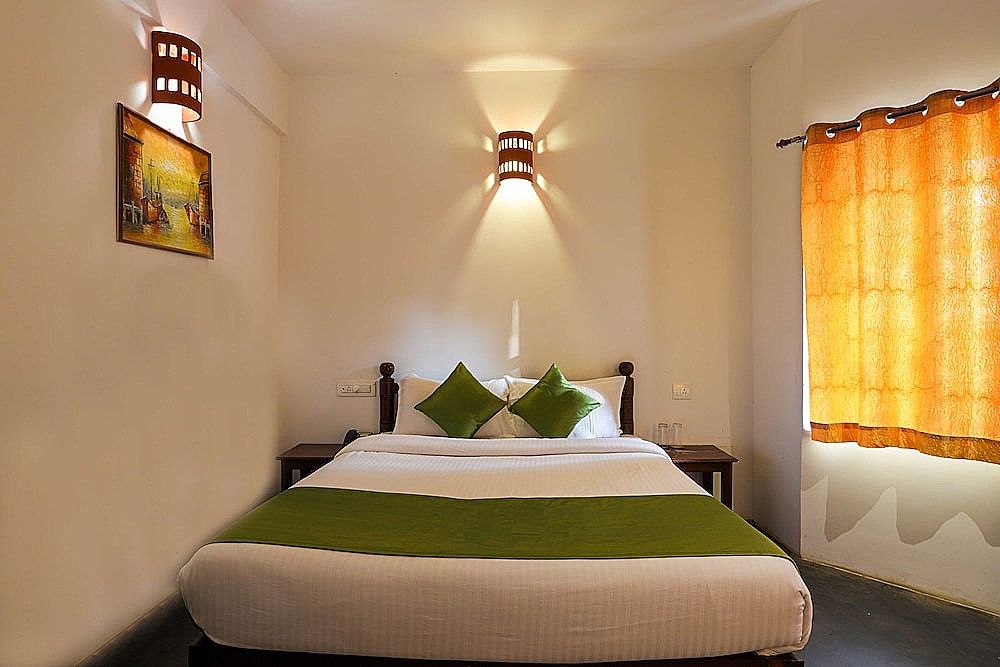 Fantasy Resort Deluxe Room 4