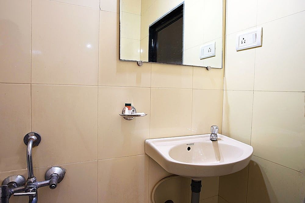 Fantasy Resort Deluxe Room 6