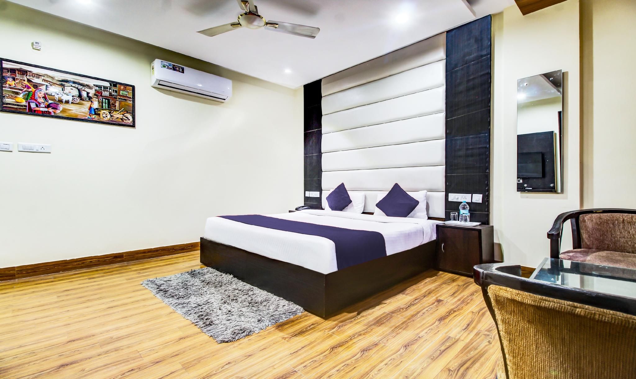 undefined HOTEL NEW DIAMOND 8