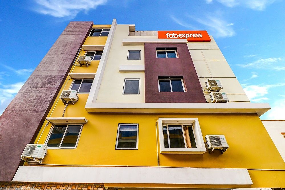 undefined FabExpress B Square