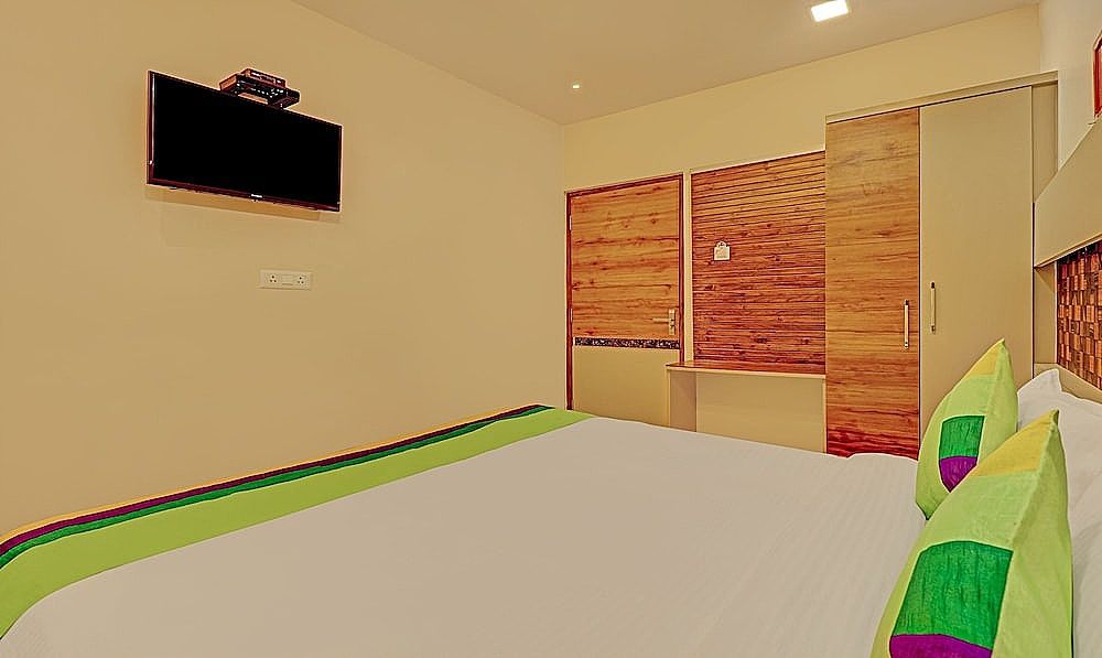 Treebo Rainbow Grand Standard Double Room 8