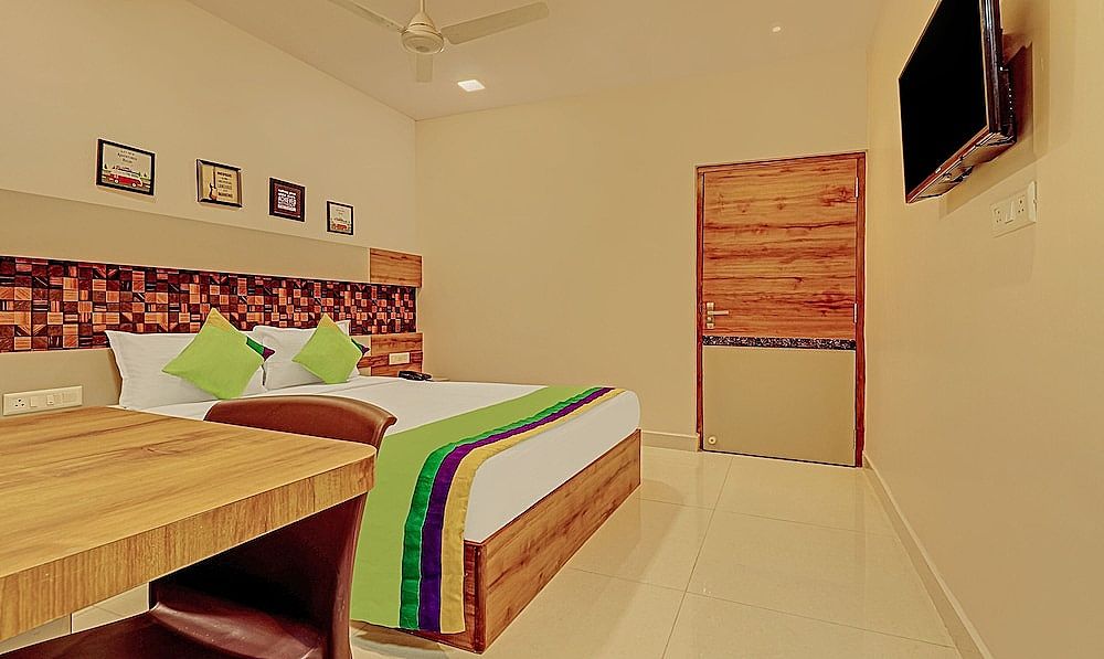 Treebo Rainbow Grand Deluxe Double Room 4