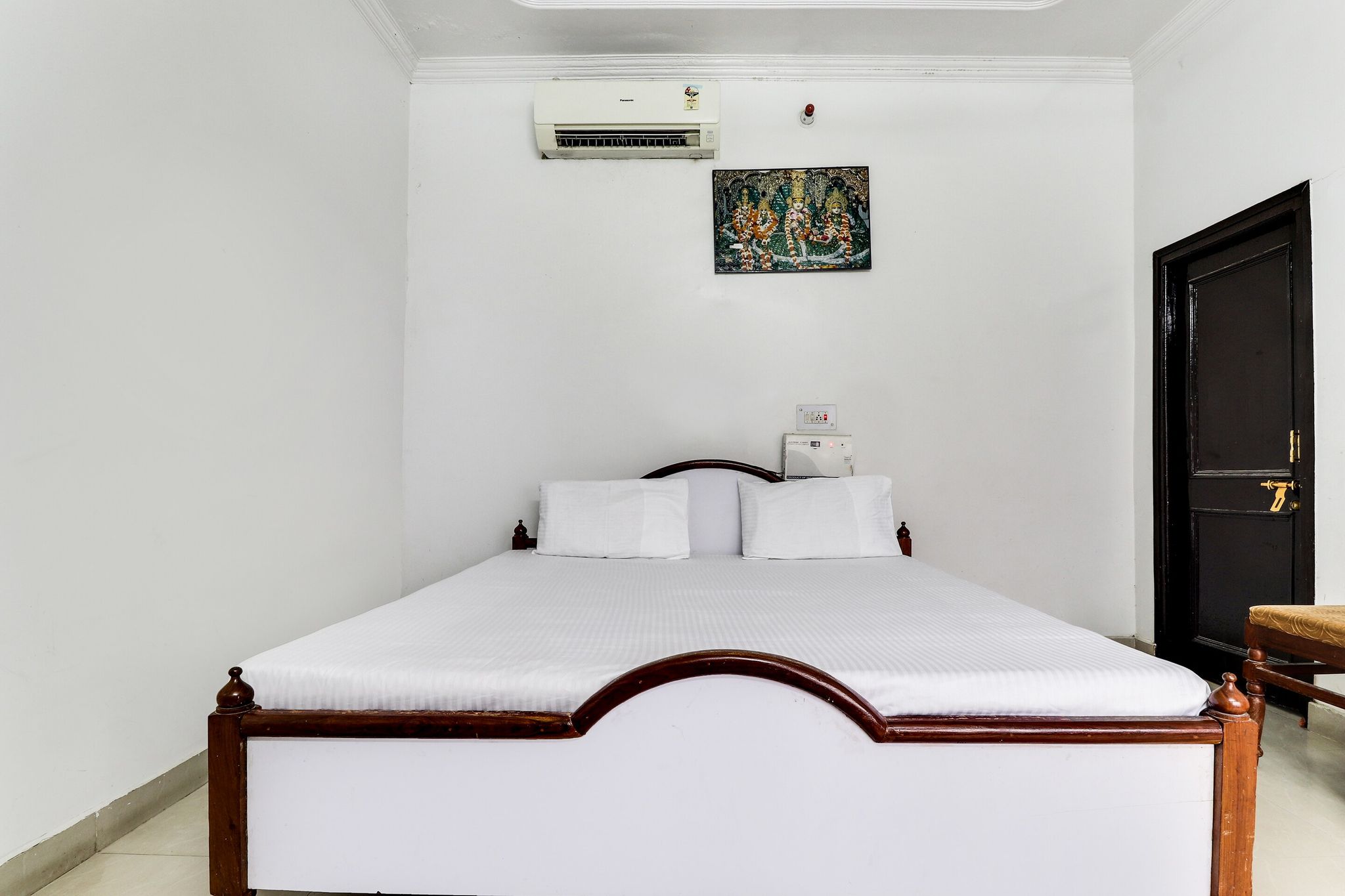 Hotel O by OYO Hanuman Bagh Classic 18