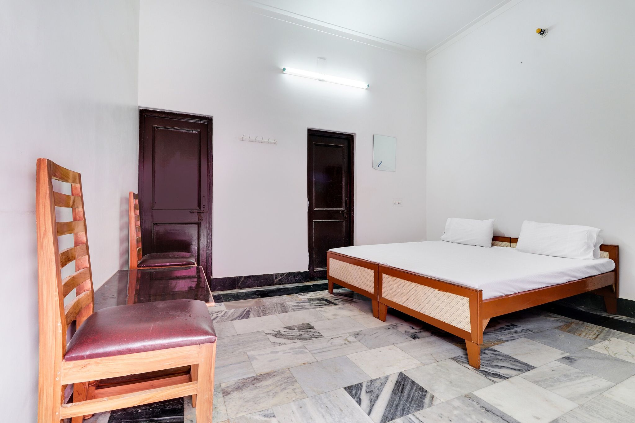 Hotel O by OYO Hanuman Bagh Classic 10