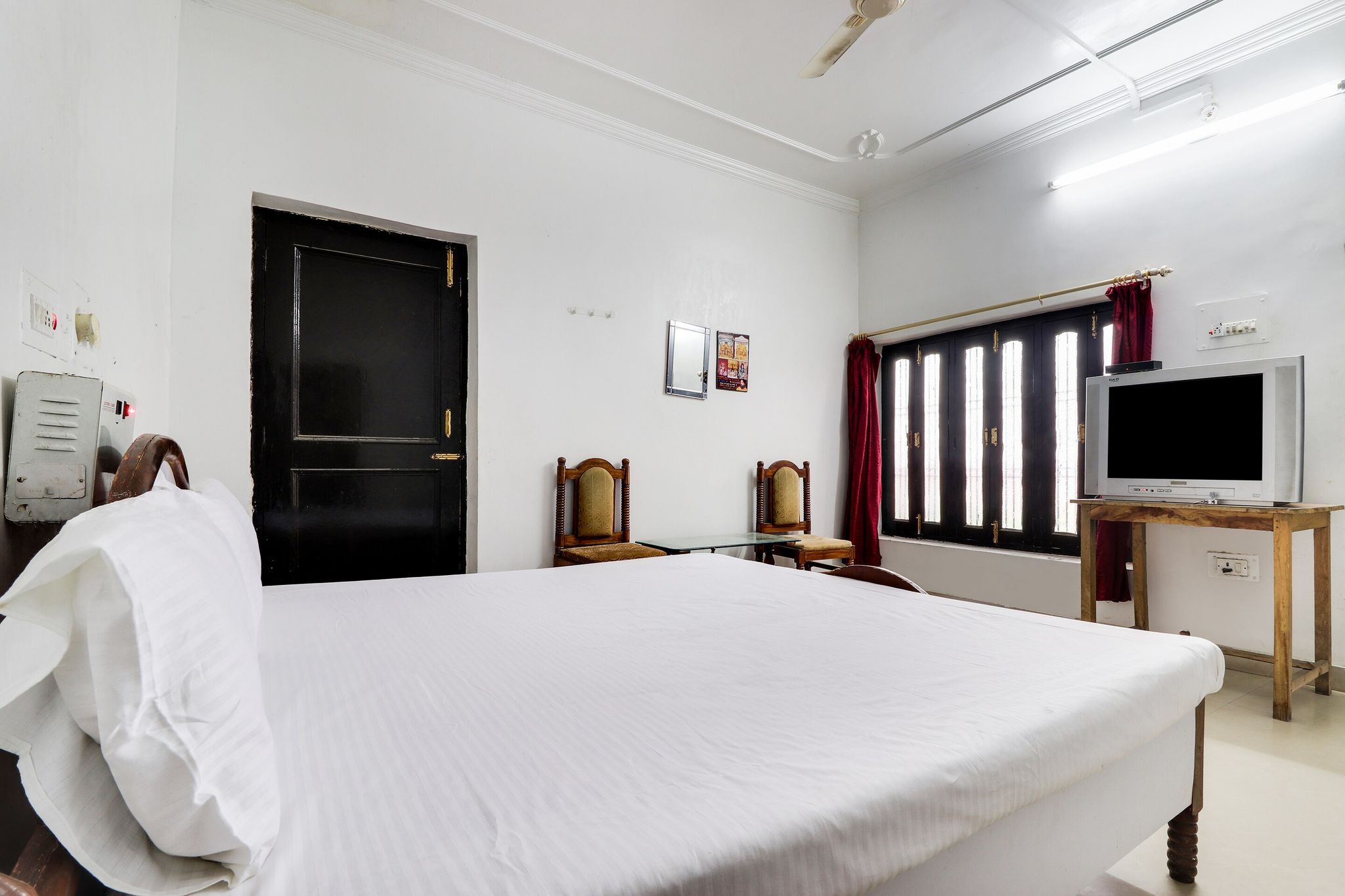 Hotel O by OYO Hanuman Bagh Classic 11