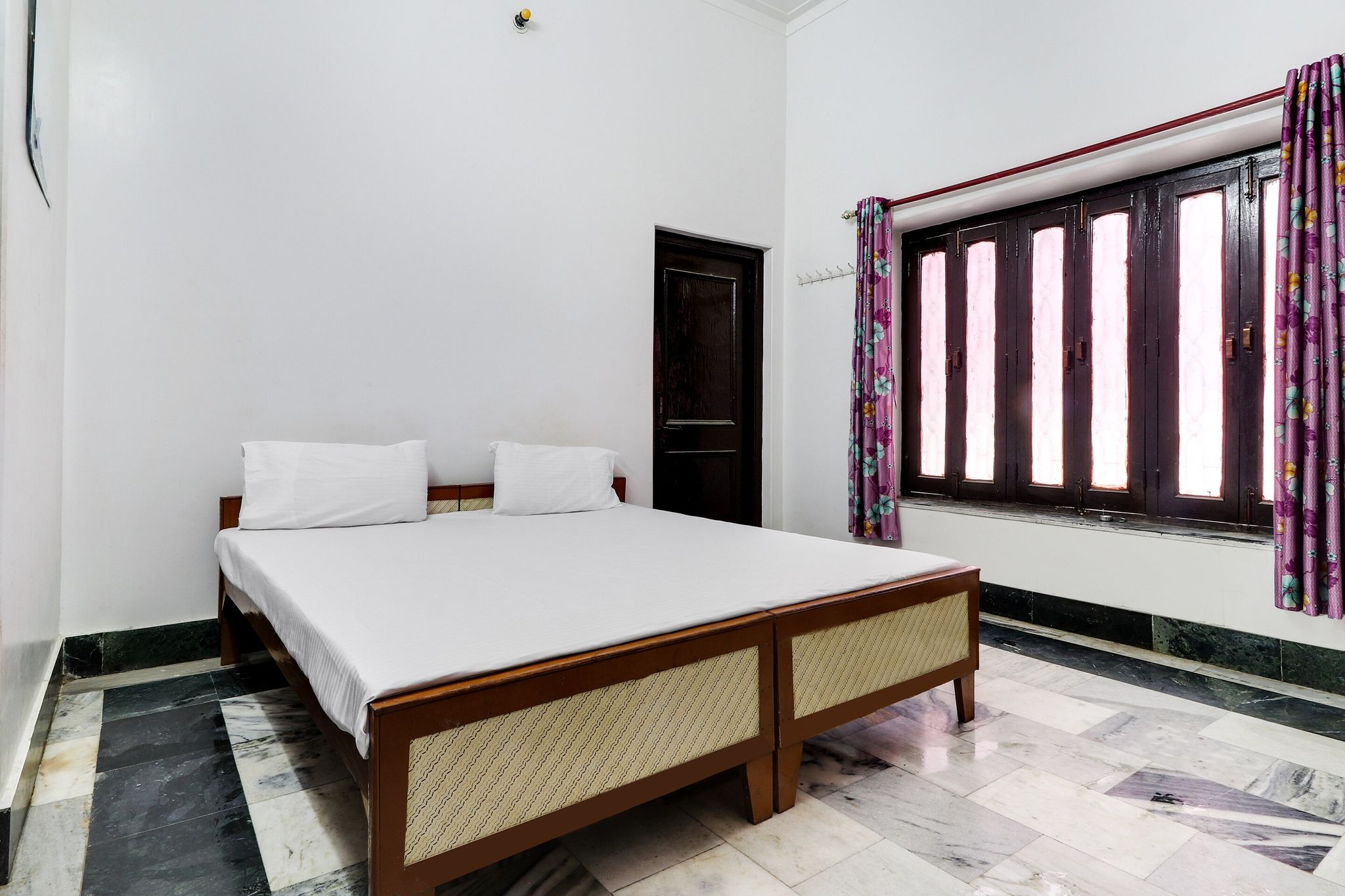 Hotel O by OYO Hanuman Bagh Classic 12