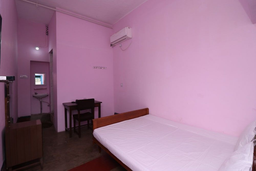 SPOT ON 44329 Sri Krishna Inn Lodging & Boarding Room 7