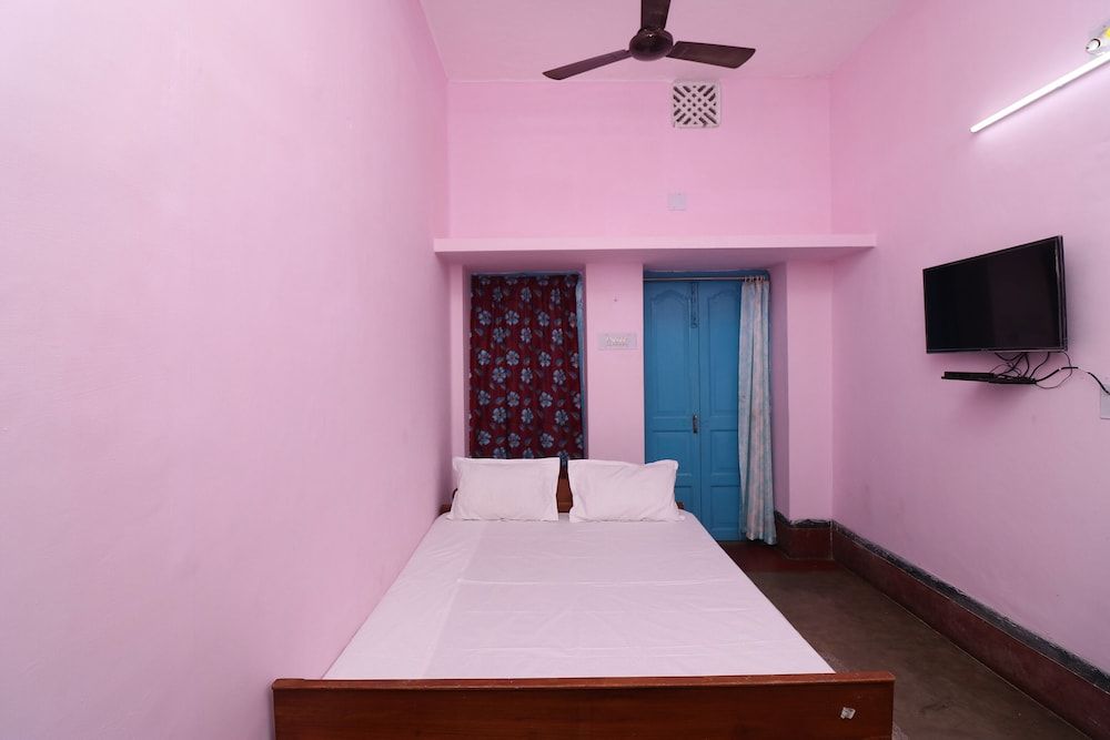 SPOT ON 44329 Sri Krishna Inn Lodging & Boarding Room 6