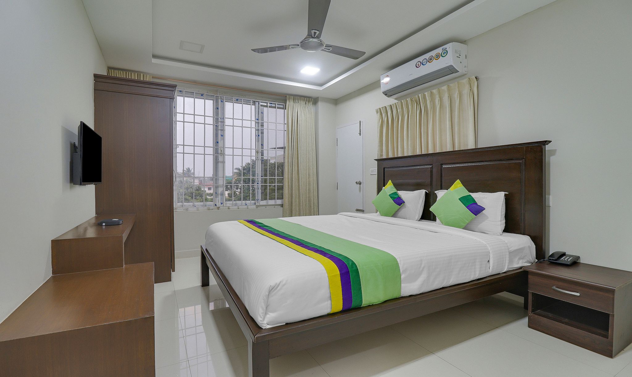 Rithikha Inn Crest Oak 2