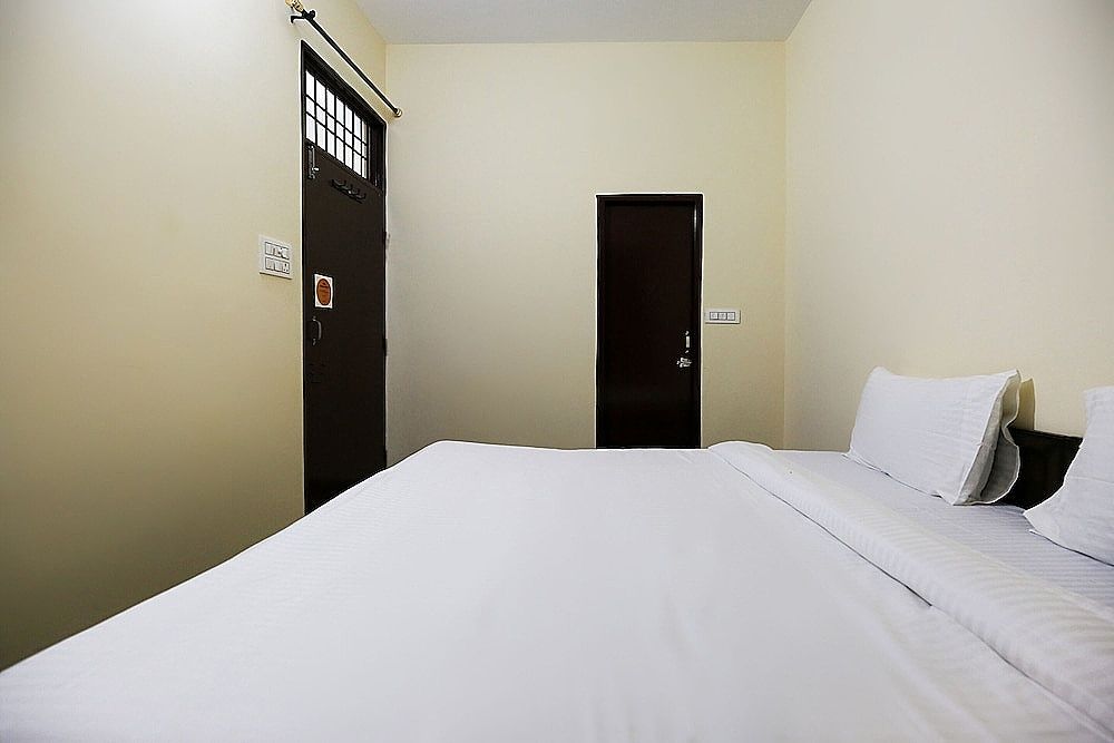 SPOT ON 49328 Sukh Motel Double or Twin Room 12