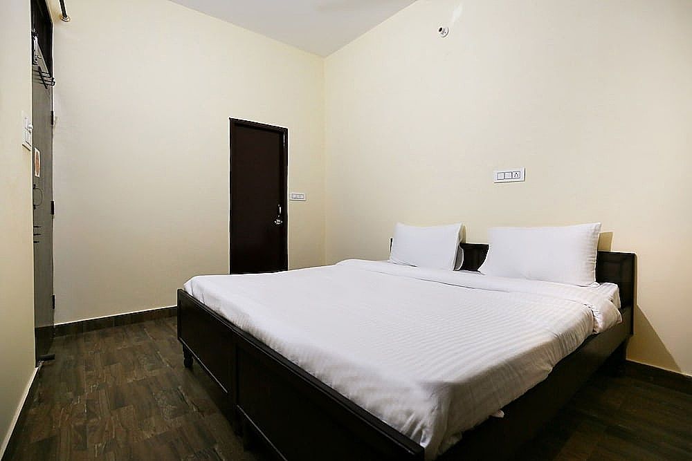 SPOT ON 49328 Sukh Motel Double or Twin Room 5