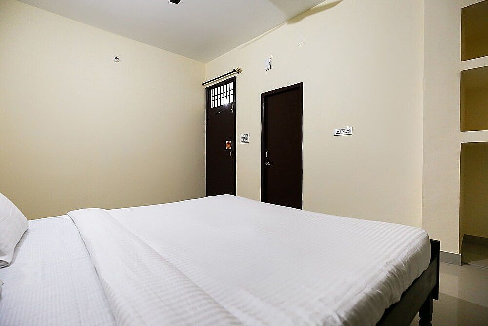 SPOT ON 49328 Sukh Motel Double or Twin Room 13