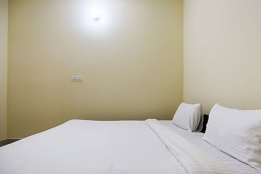 SPOT ON 49328 Sukh Motel Double or Twin Room 3