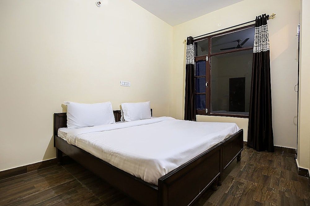 SPOT ON 49328 Sukh Motel Double or Twin Room 6