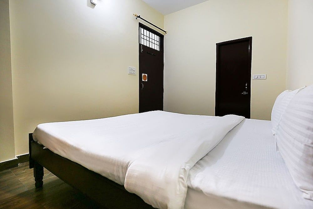 SPOT ON 49328 Sukh Motel Double or Twin Room 11